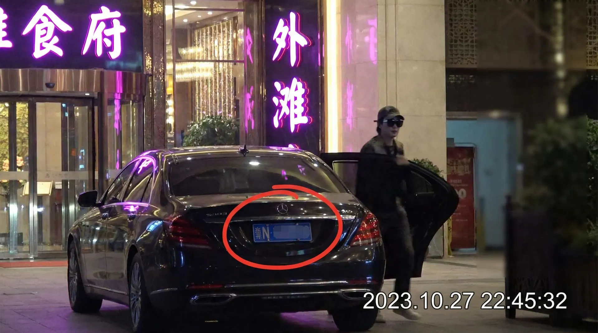 sb体育平台官网 - 豪车餐厅外偷拍